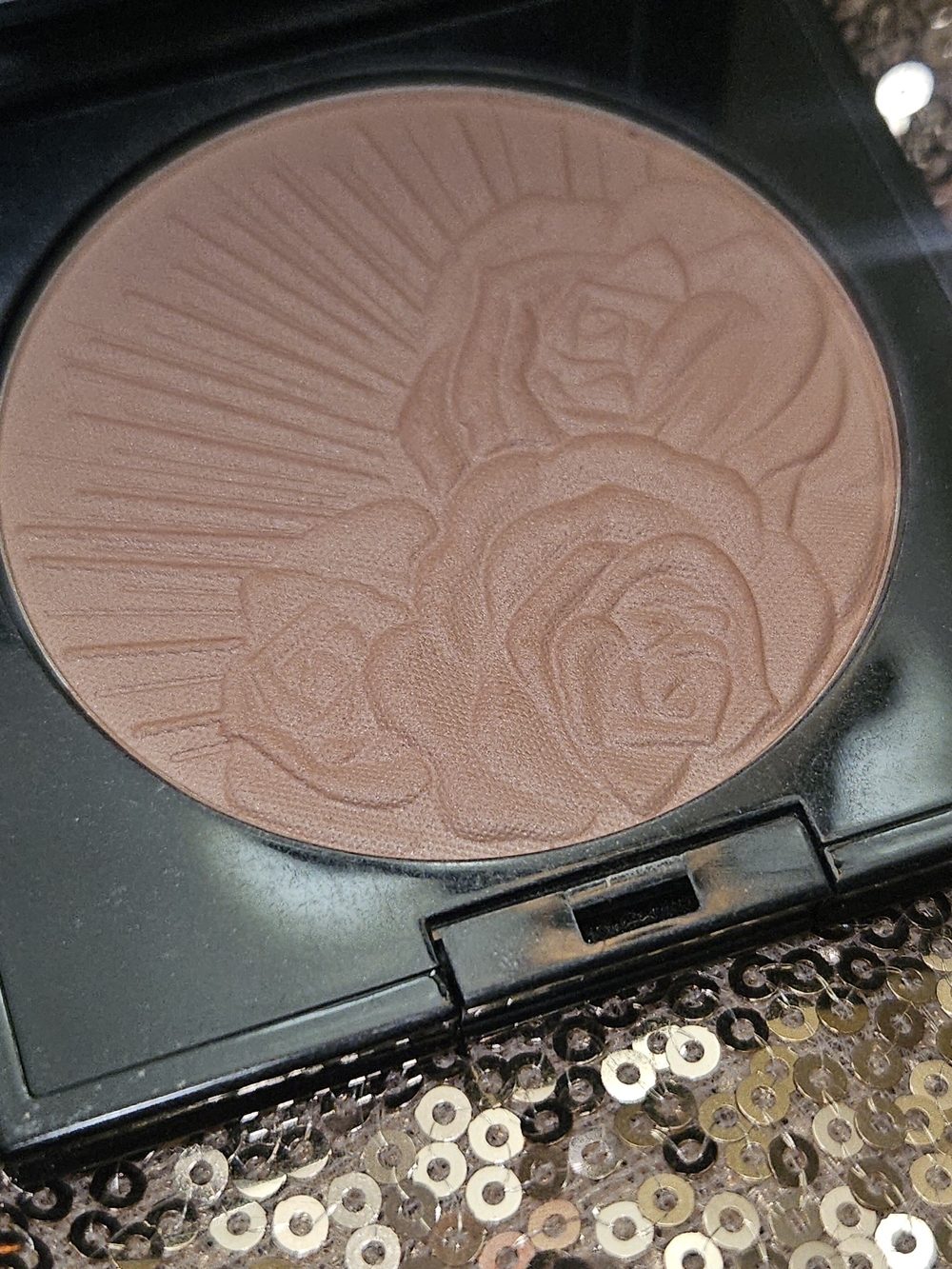 Pat McGrath Labs Skin Fetish: Divine Blush in the shade "Fleurtatious" - Picture 2 of 3